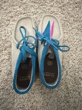 Clarks Originals Desert Trek Shoes in Cream and Teal with Pink Accent